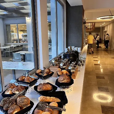 Story & فندق